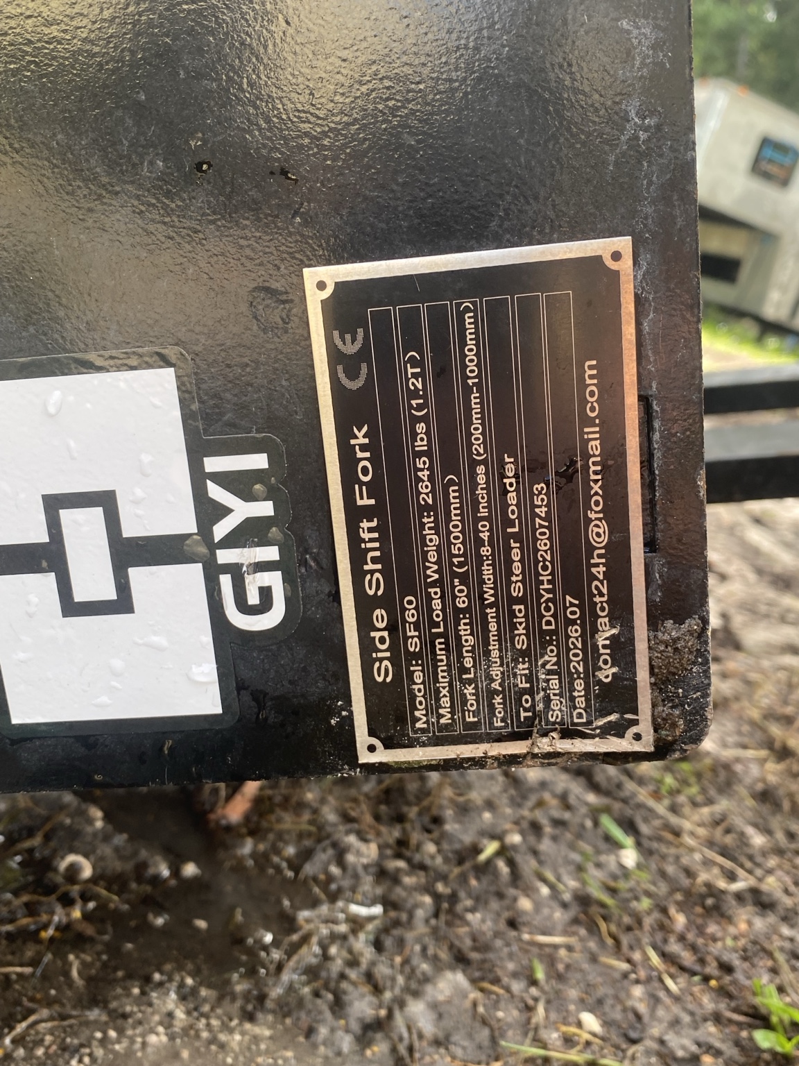 Manufacturer plate and load rating · Actual item photo