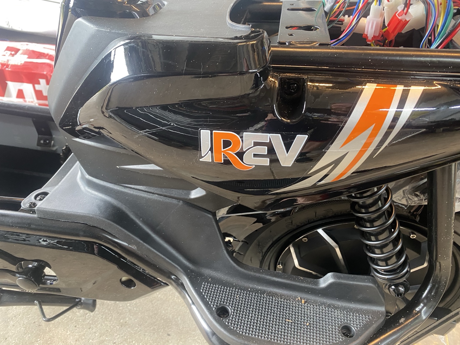 Bodywork and frame detail · Actual item photo